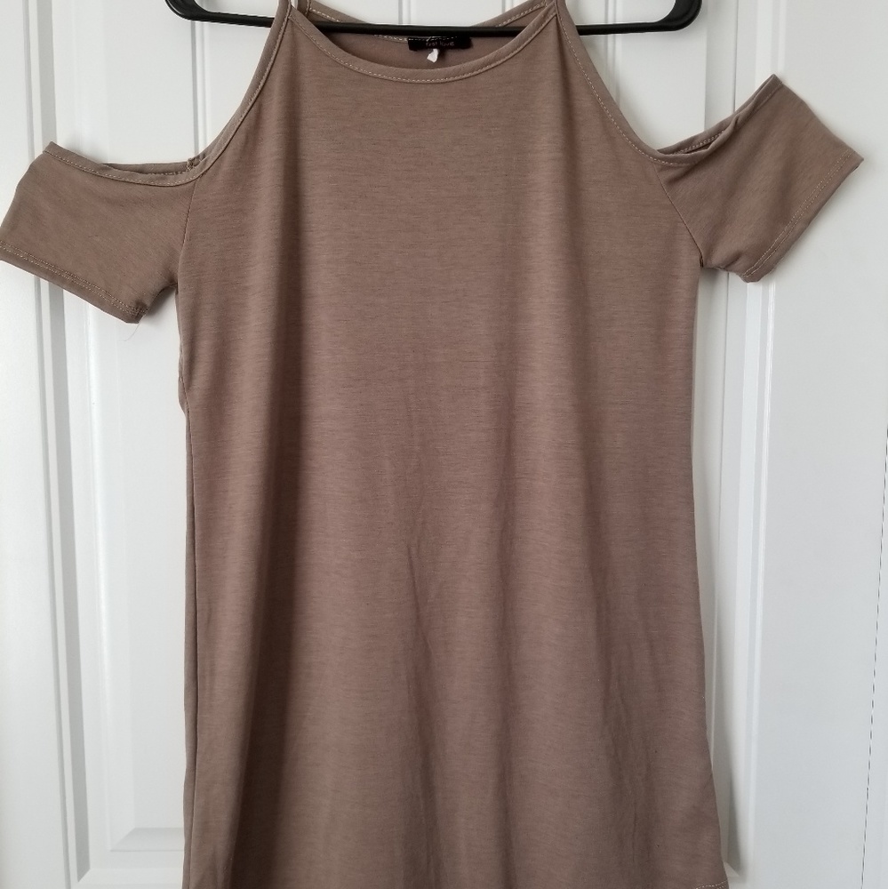 Open-shoulder dress